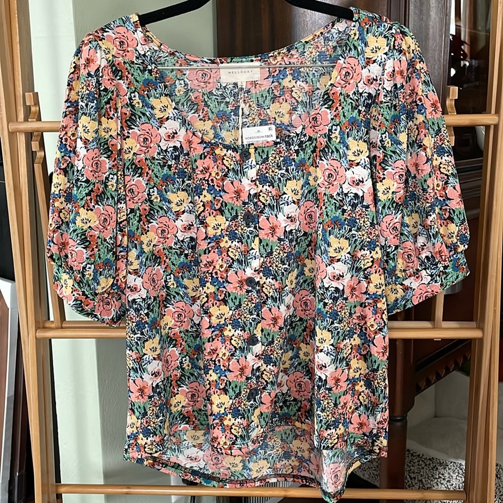 NWT Mellóday Flowy Floral Top